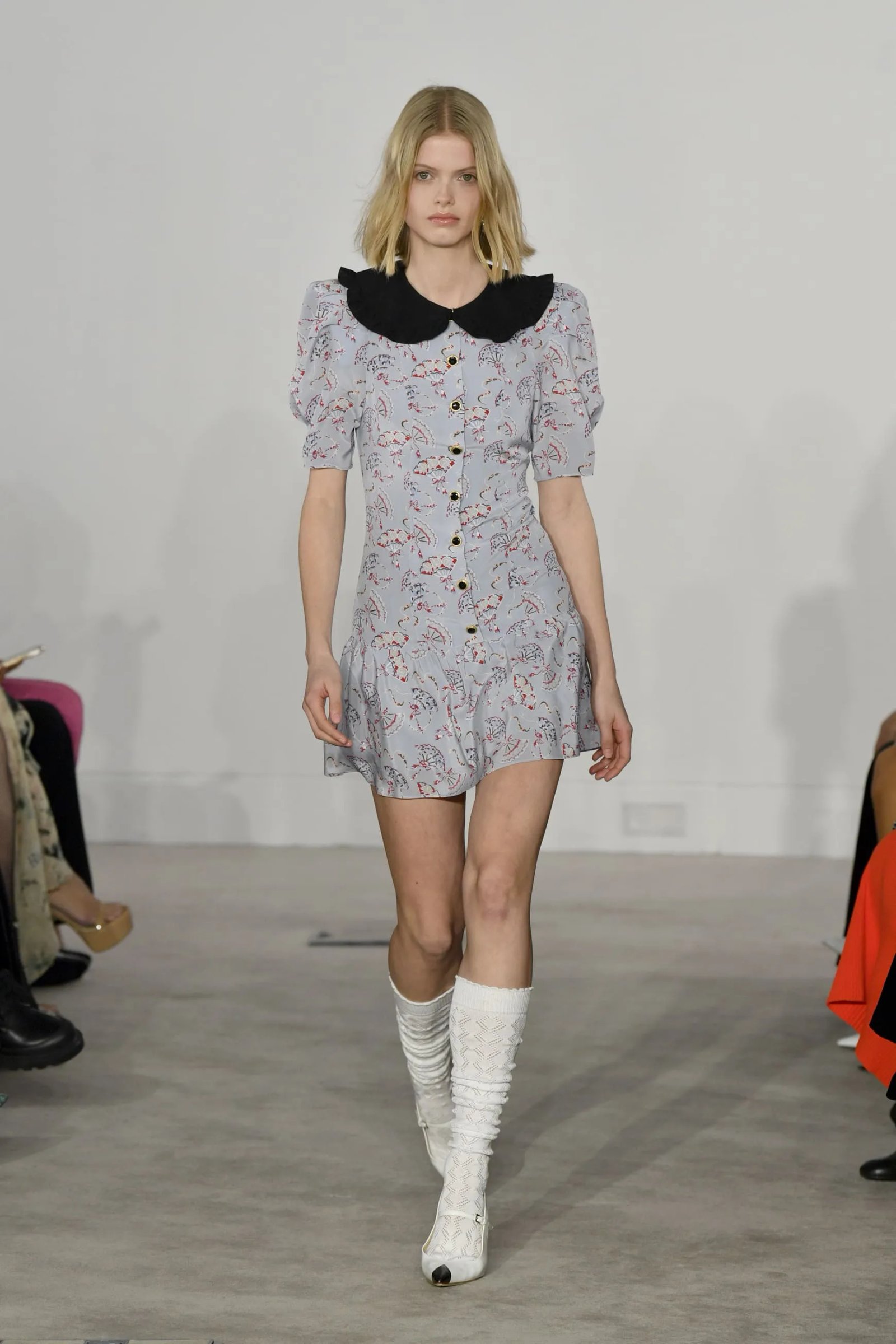 Гольфи з класичним візерунком під слінгбеки. Модний показ Alessandra Rich.