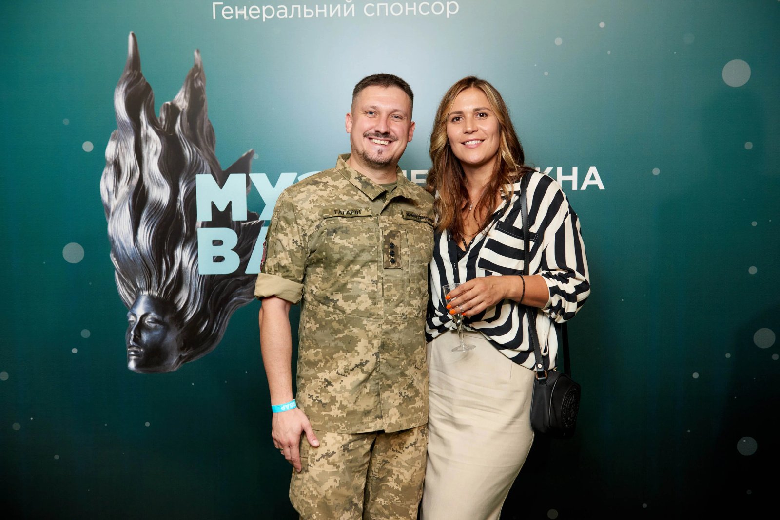 Шоумен та військовослужбовець Серж Гагарін з супутницею. Фото: Ростислав Ріпка