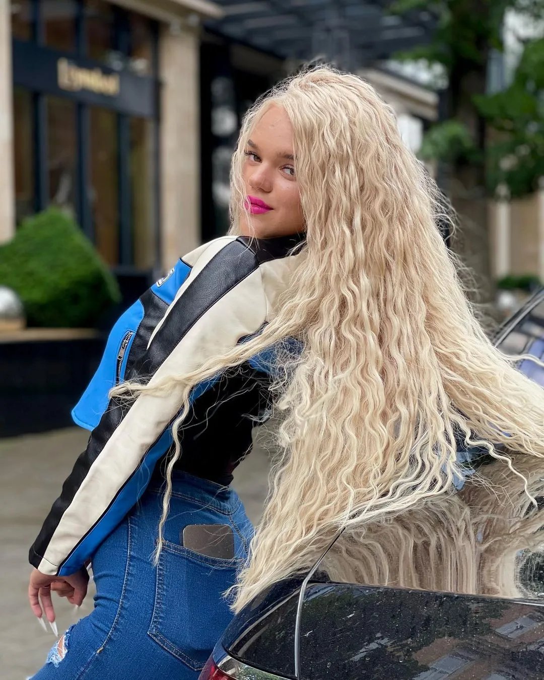 Из рыжей Юля сала блондинкой