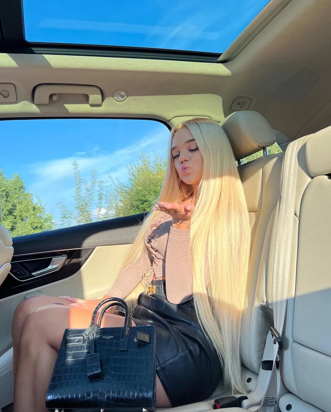 Блогерша часто ездит во Львов по делам