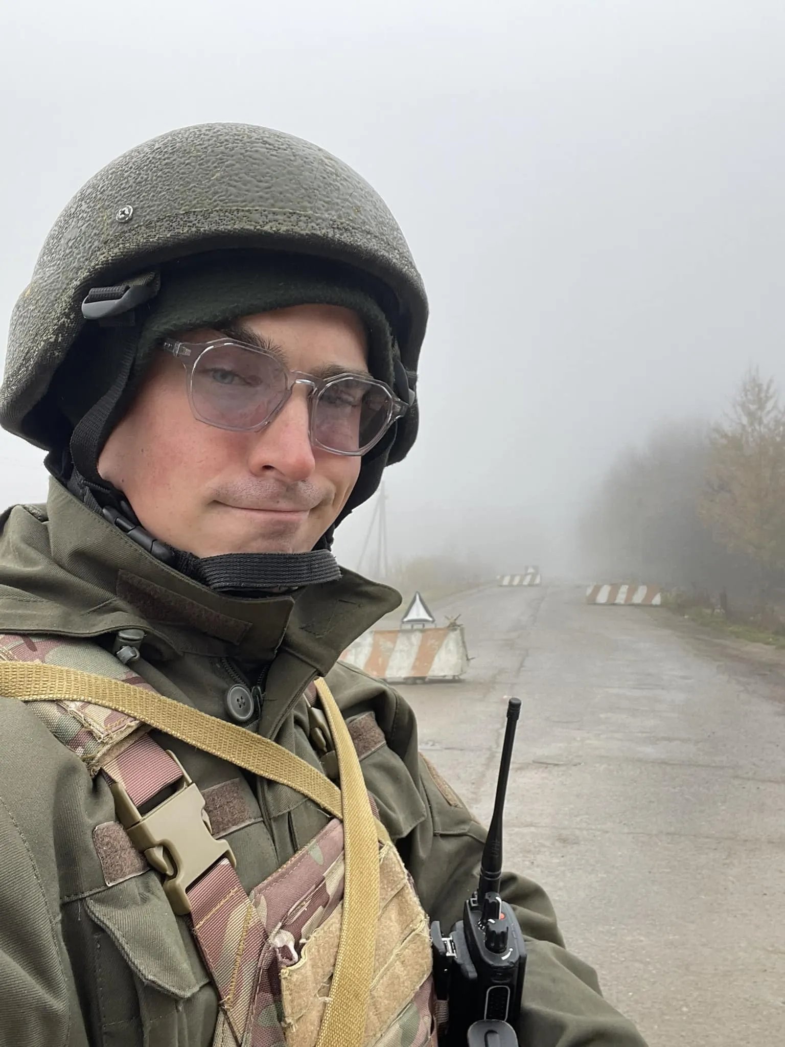 Ярослав Лысенко преподавал учащимся искусство в одной из школ Киева.