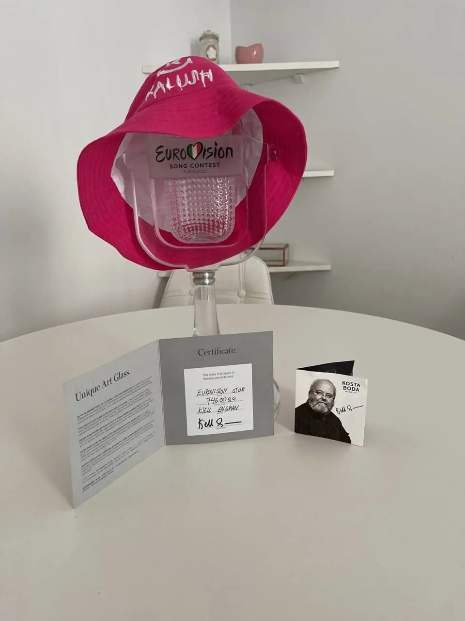 Новый хрустальный микрофон для Kalush Orchestra от "Евровидения"