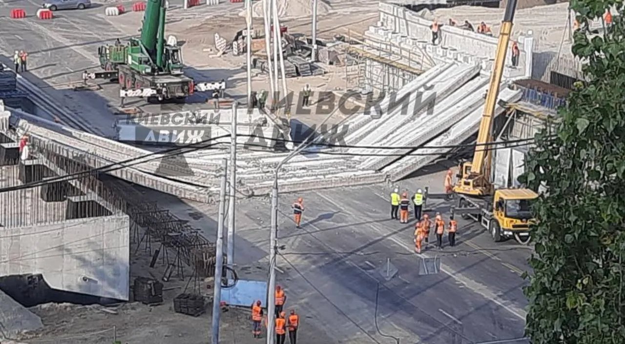 Разрушенные пролеты Дегтяровского моста