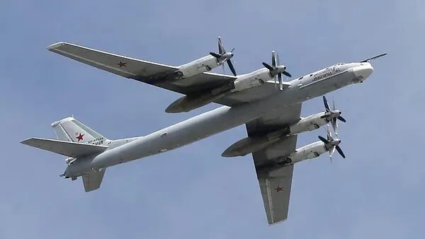 Стратегічний бомбардувальник Ту-95 Стратегічний бомбардувальник Ту-95