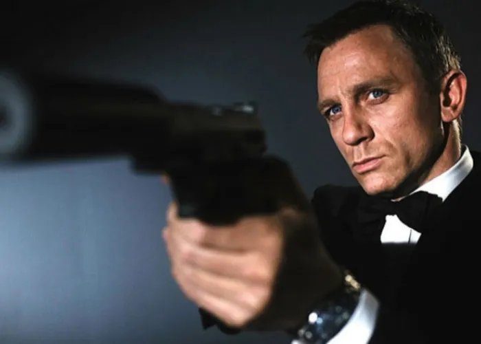 5 жовтня 1983 р. було відкрито астероїд, який названо на честь супергероя - 9007 Джеймс Бонд