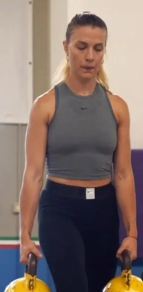 Нелегка вага для тендітної дівчини