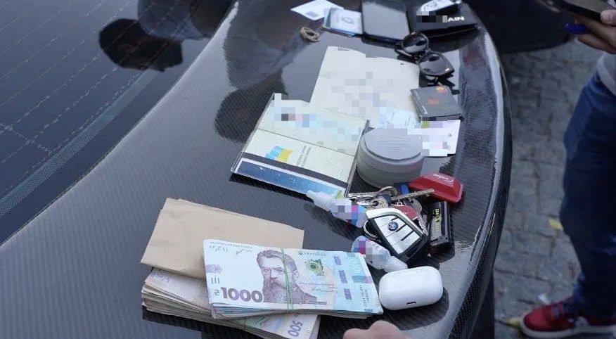 Виконавець отримав $5 тисяч авансу. Фото: Офіс Генерального прокурора Виконавець отримав $5 тисяч авансу. Фото: Офіс Генерального прокурора