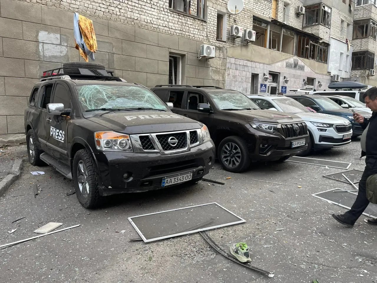 Знищене авто португальских журналістів