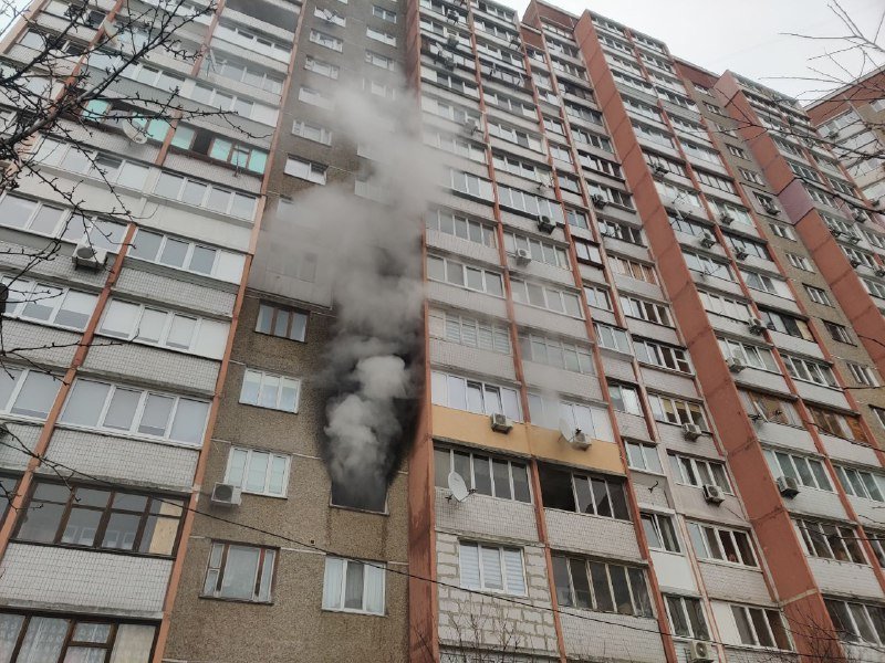 Предварительно, горит трехкомнатная квартира на 4 этаже 16-этажного дома Предварительно, горит трехкомнатная квартира на 4 этаже 16-этажного дома