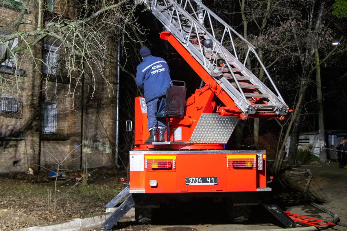 По адресу улица Вацлава Гавела, 79а на четвертом этаже пятиэтажного дома загорелась квартира По адресу улица Вацлава Гавела, 79а на четвертом этаже пятиэтажного дома загорелась квартира