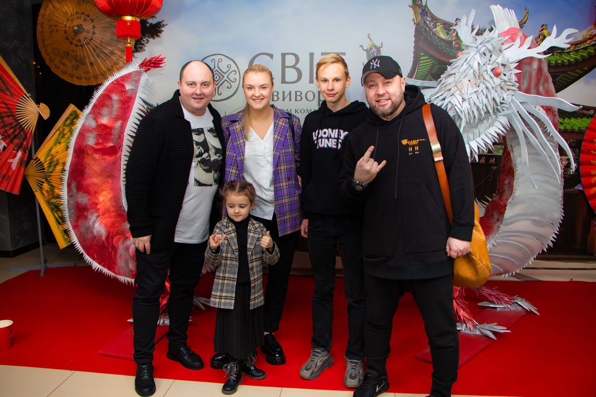 Юрий Ткач и Александр Пикалов с семьями Юрий Ткач и Александр Пикалов с семьями