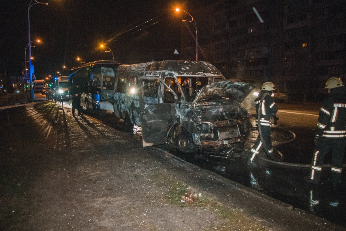 В ночь на 23 января в Киеве по адресу улица Героев Днепра, 38 произошел пожар