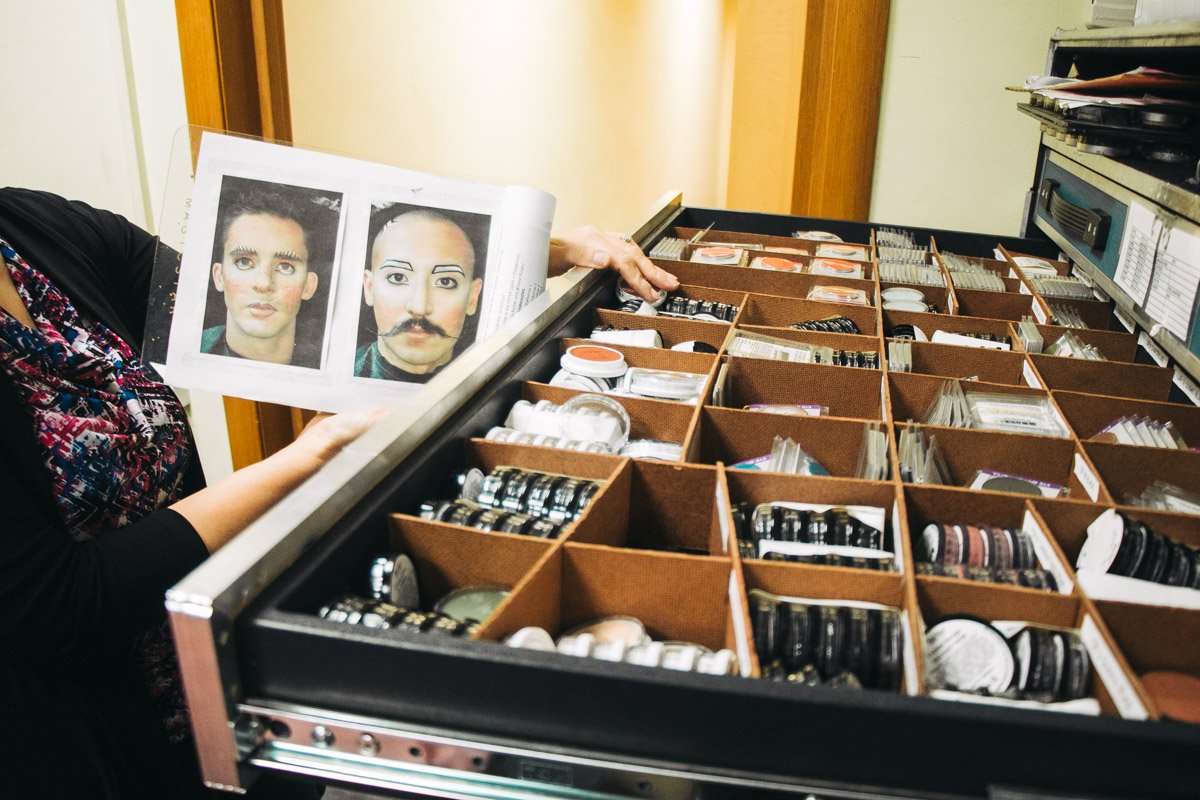 Своя косметика для грима 