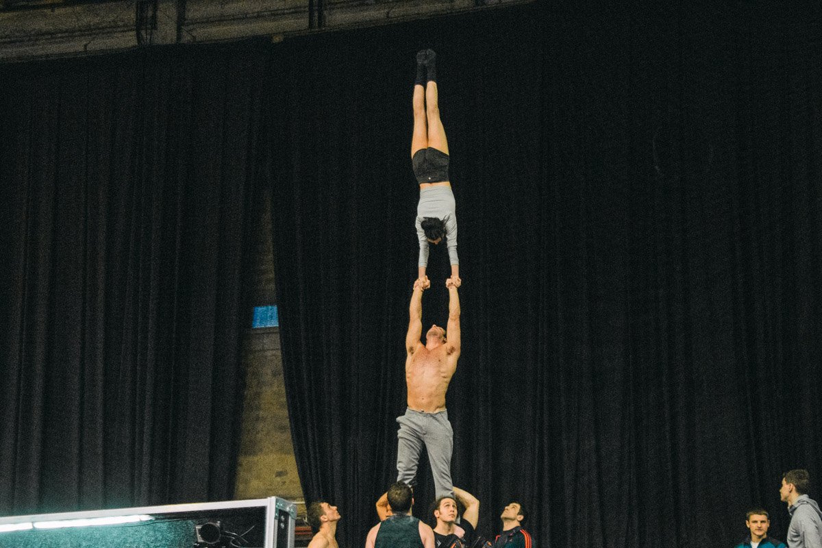 В день артисты "Цирка" отрабатывают по несколько выступлений сразу