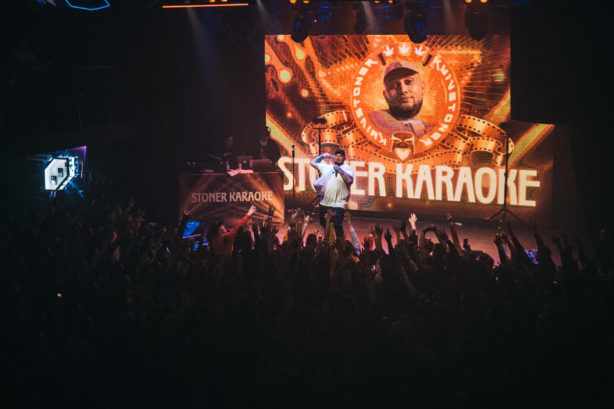 Stoner karaoke в Atlas