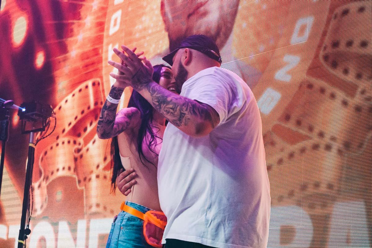 Главный герой вечера со своей девушкой Лилией