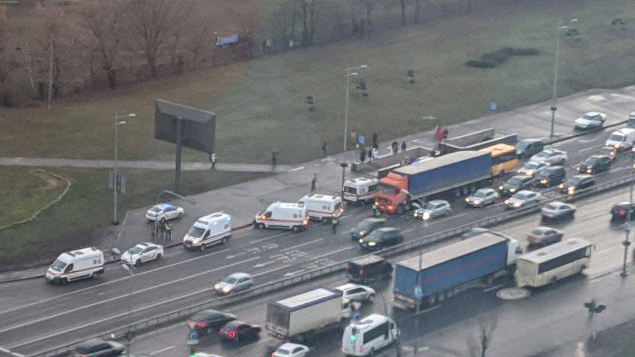 Всего пострадали 12 человек