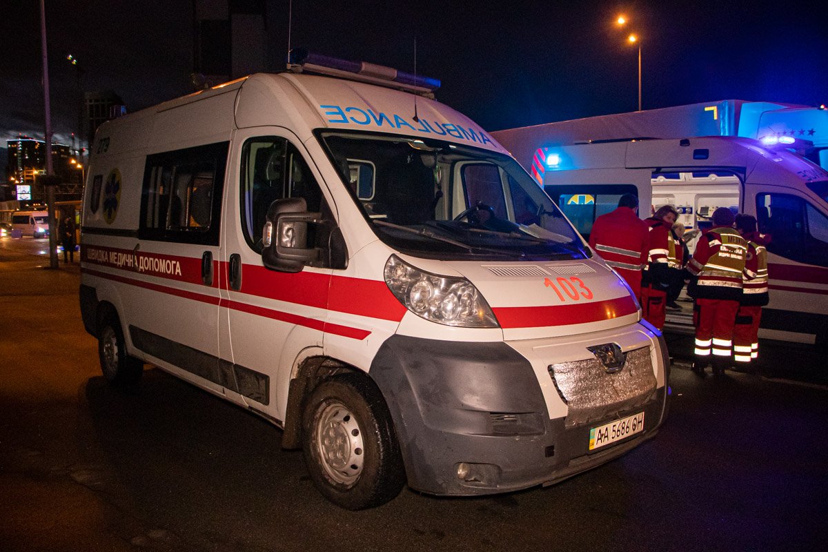 На месте работало несколько карет скорой помощи, а также экипажи патрульной полиции