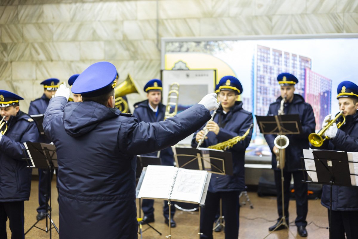 Концерт прошел на станции метро "Театральная" 