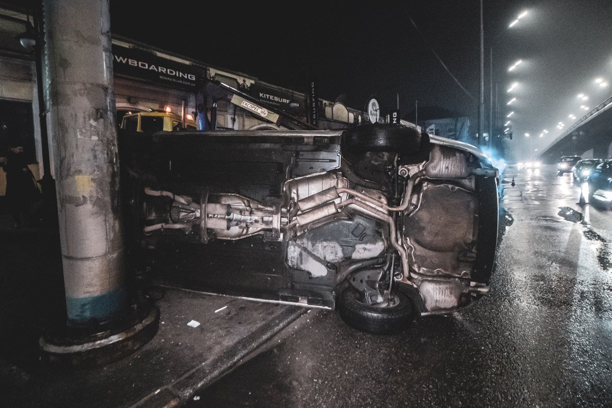 Спустя полтора часа автомобиль Audi забрал эвакуатор Спустя полтора часа автомобиль Audi забрал эвакуатор