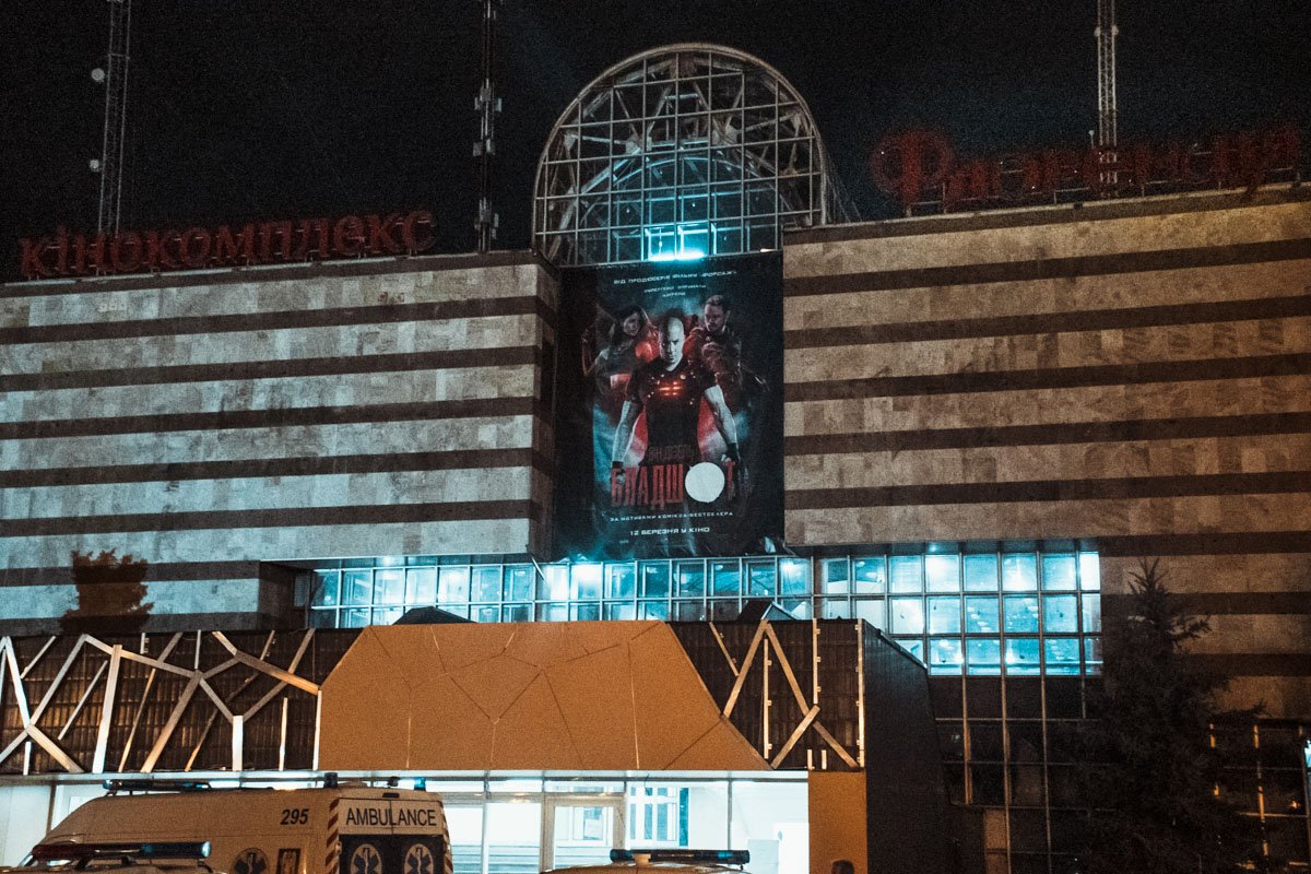 В кинотеатре "Флоренция" нашли окровавленный труп мужчины