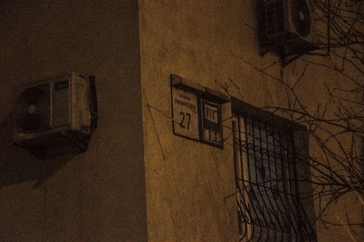 В Киеве по адресу улица Симиренко, 27 жильцы дома услышали странный звук и увидели жуткую картину В Киеве по адресу улица Симиренко, 27 жильцы дома услышали странный звук и увидели жуткую картину