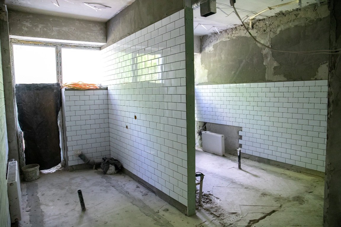 Сейчас установлена новая система вентиляции, заменены все сети, проведения термомодернизации Сейчас установлена новая система вентиляции, заменены все сети, проведения термомодернизации