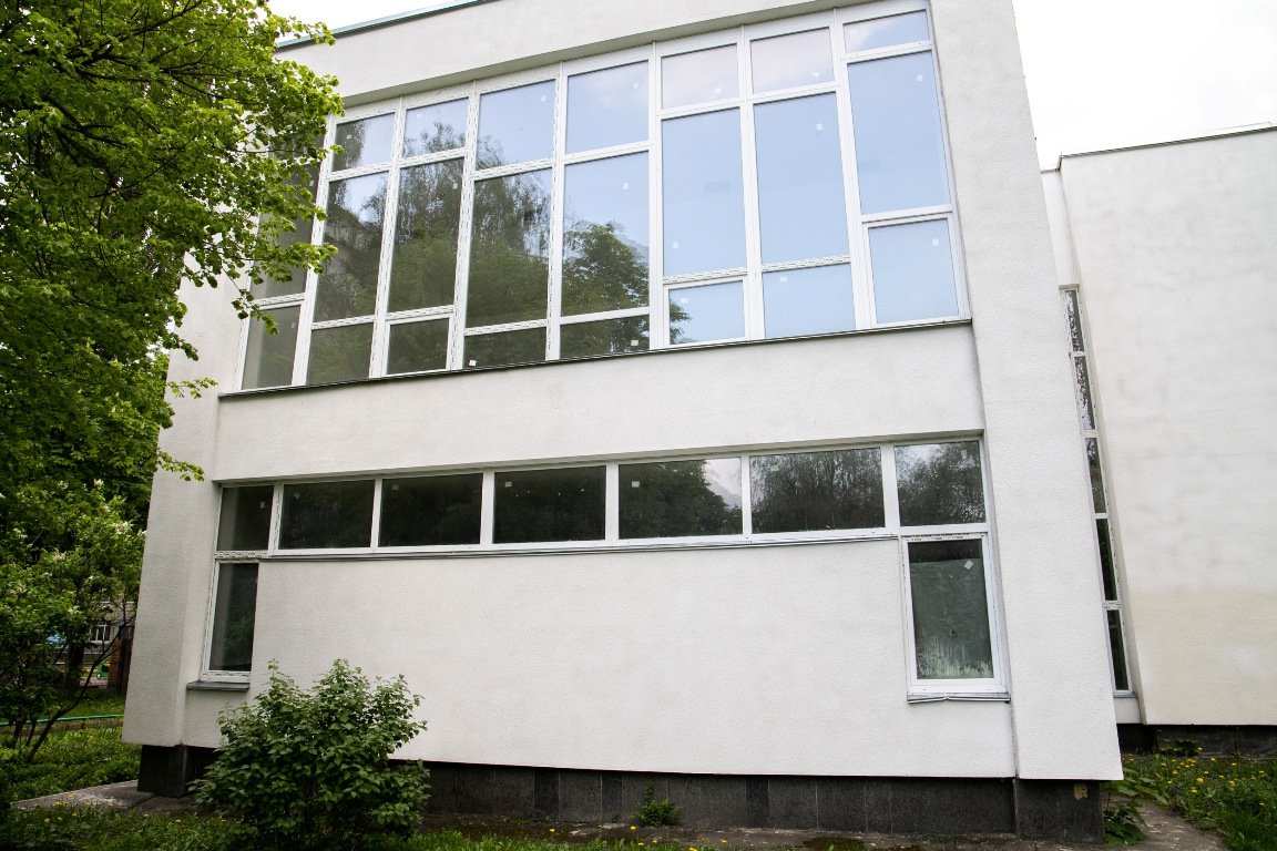 Также обустроят зеленую зону, экологический паркинг с георешеткой, сквозь которую будет расти газон Также обустроят зеленую зону, экологический паркинг с георешеткой, сквозь которую будет расти газон