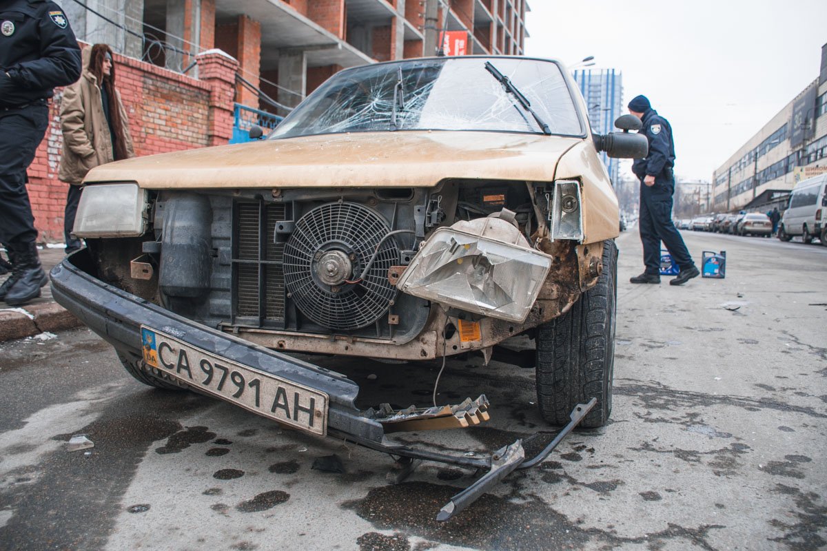 На Ивана Кудри из-за тянучки на дороге Peugeot сбил мужчину 4