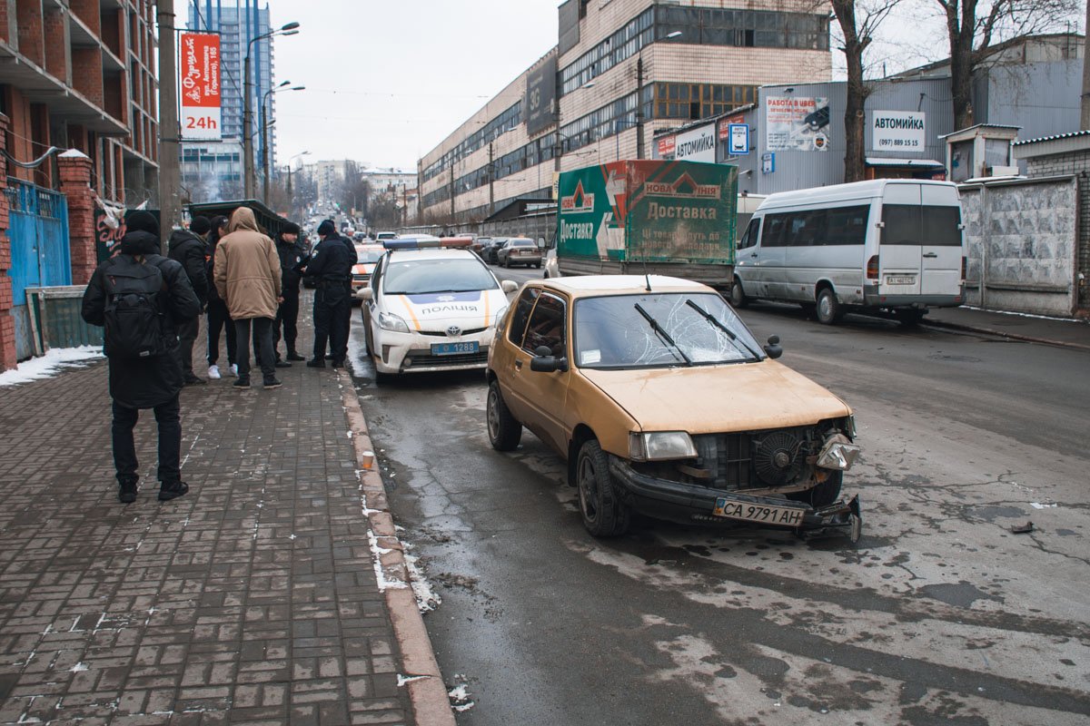 На Ивана Кудри из-за тянучки на дороге Peugeot сбил мужчину 5
