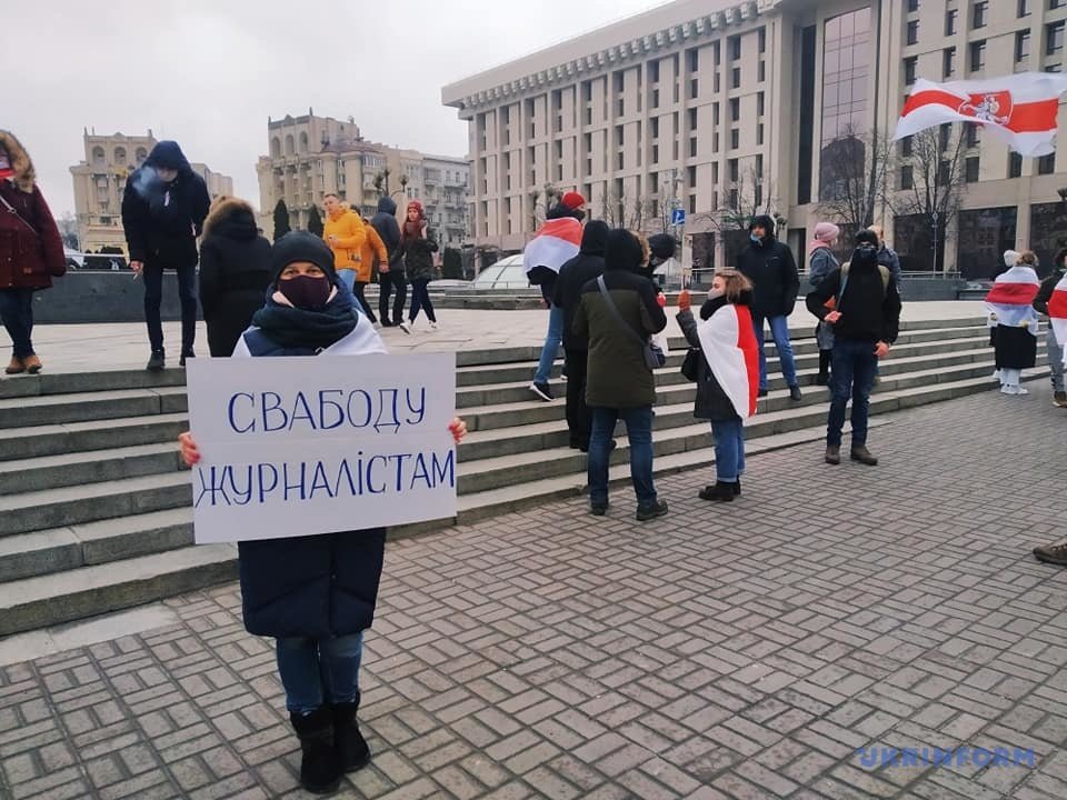 В Киеве активисты вышли на Майдан поддержать митингующих беларусов 1