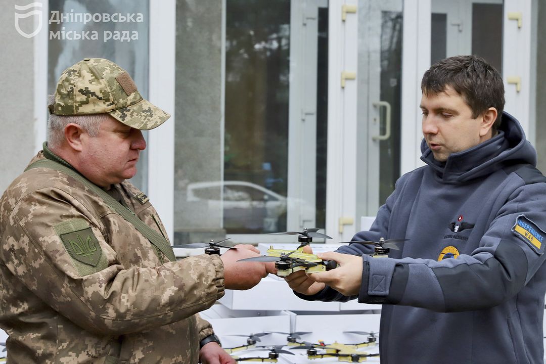 Дніпро доправив Силам оборони вже понад 100 FPV-дронів вітчизняного ...