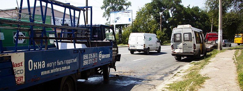 На Калиновой грузовик врезался в 107-ю маршрутку