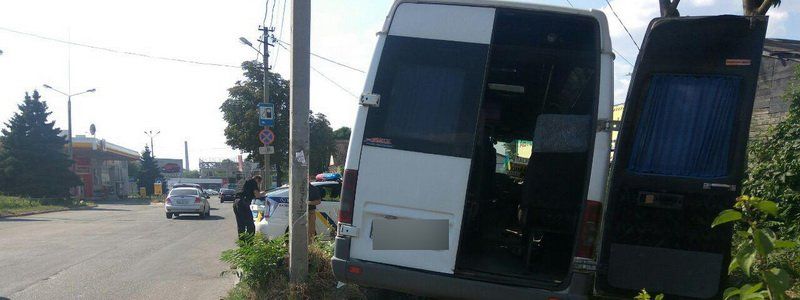 На Павлова водитель маршрутки потерял сознание и въехал в столб
