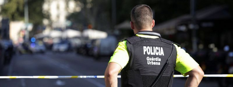 Теракт в центре Барселоны: фургон въехал в толпу людей, есть погибшие