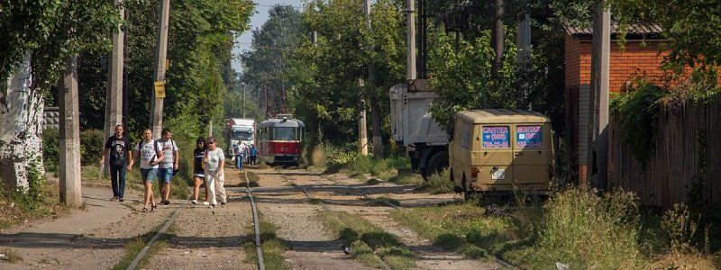 На Солнечном пьяный водитель фуры остановил движение трамваев на час