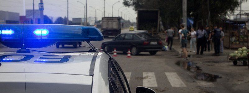 На Донецком шоссе велосипедист въехал в Opel