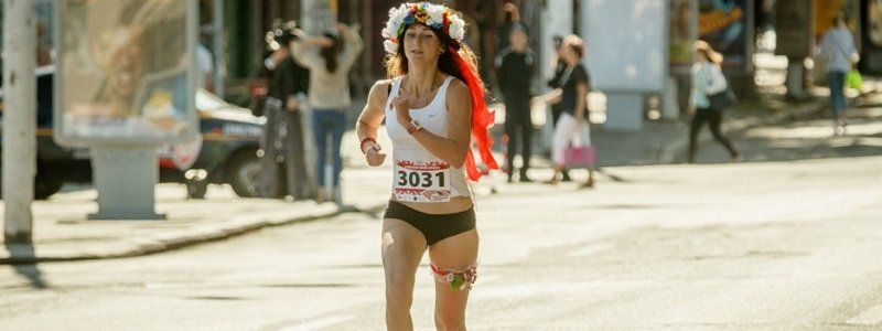 День Независимости в Днепре: полтысячи людей бежали по городу в вышиванках