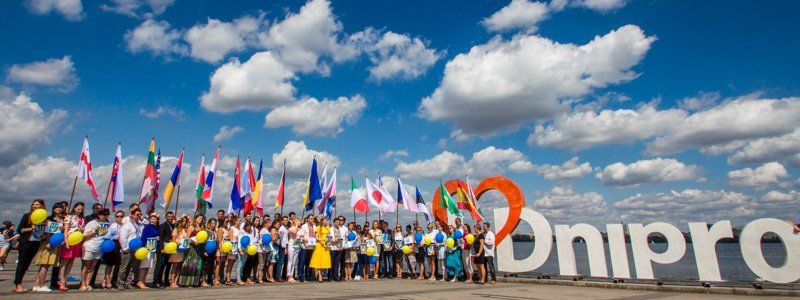 На Фестивальном причале провели международный флешмоб