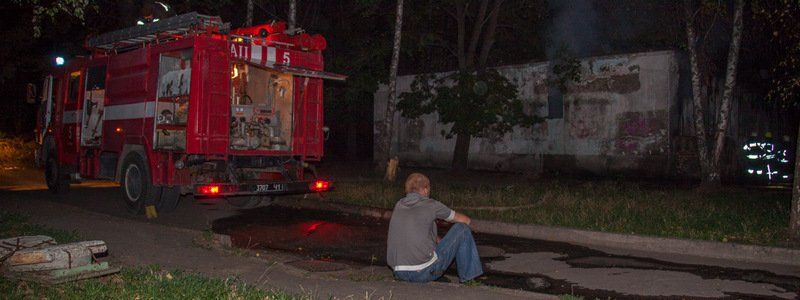 В Днепре патрульные спасли мужчину из задымленного здания