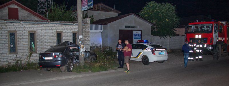 На Образцова водитель Mazda врезался в столб и убежал