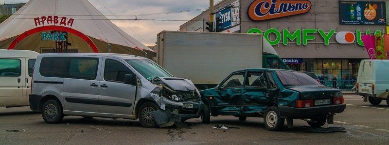 Из-за ДТП с потерпевшим на Слобожанском проспекте большая пробка