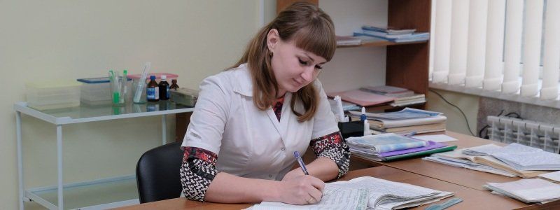 Лікарі області радять, що робити при укусі бджоли