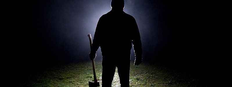 По Донецкому шоссе мужчина разгуливал с топором