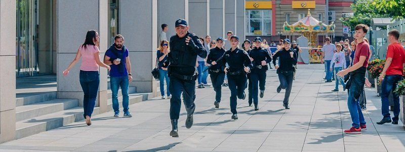 Герои жизни - герои кино: в Днепре снимают тизер с участием полицейских, спасателей и медиков