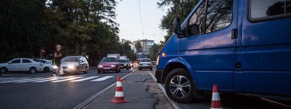 Тройное ДТП на Богдана Хмельницкого: образовалась пробка