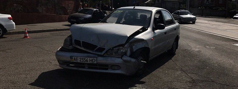 На улице Чернышевского столкнулись Lanos и SsangYong: есть пострадавшие
