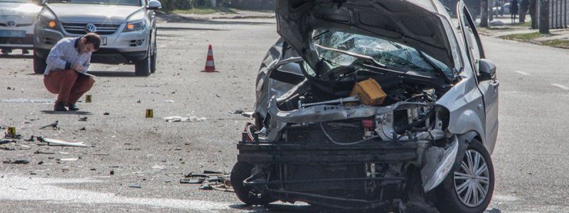 В Днепре Chevrolet врезался в служебный BMW: как чувствует себя замначальника полиции