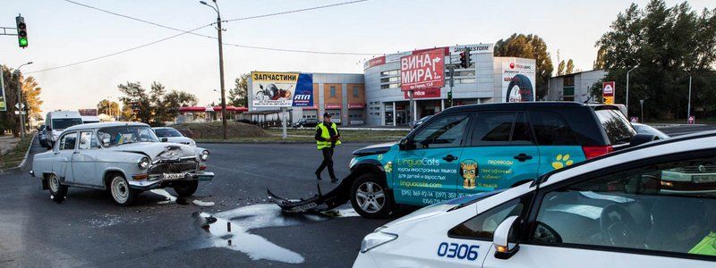 На Победе-6 Suzuki врезался в Волгу: образовалась пробка