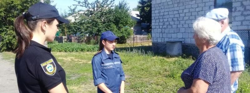 На Слобожанском проспекте полиция и спасатели помогли 92-летней женщине